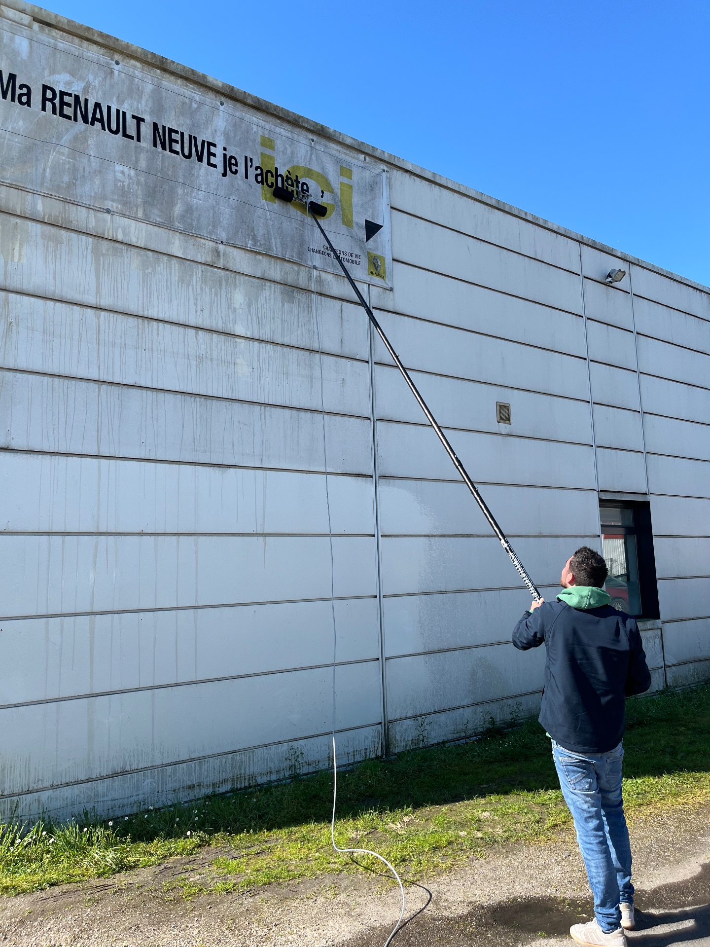 Nettoyage de bardage par drone